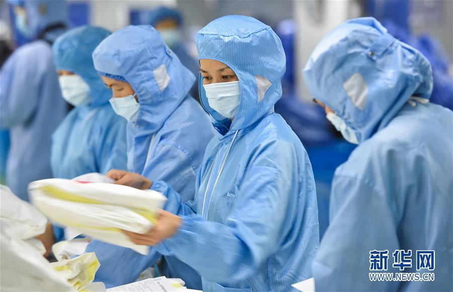 從無紡布原料到醫用防護服--廣東一企業全產業鏈條開足馬力支援疫情防控